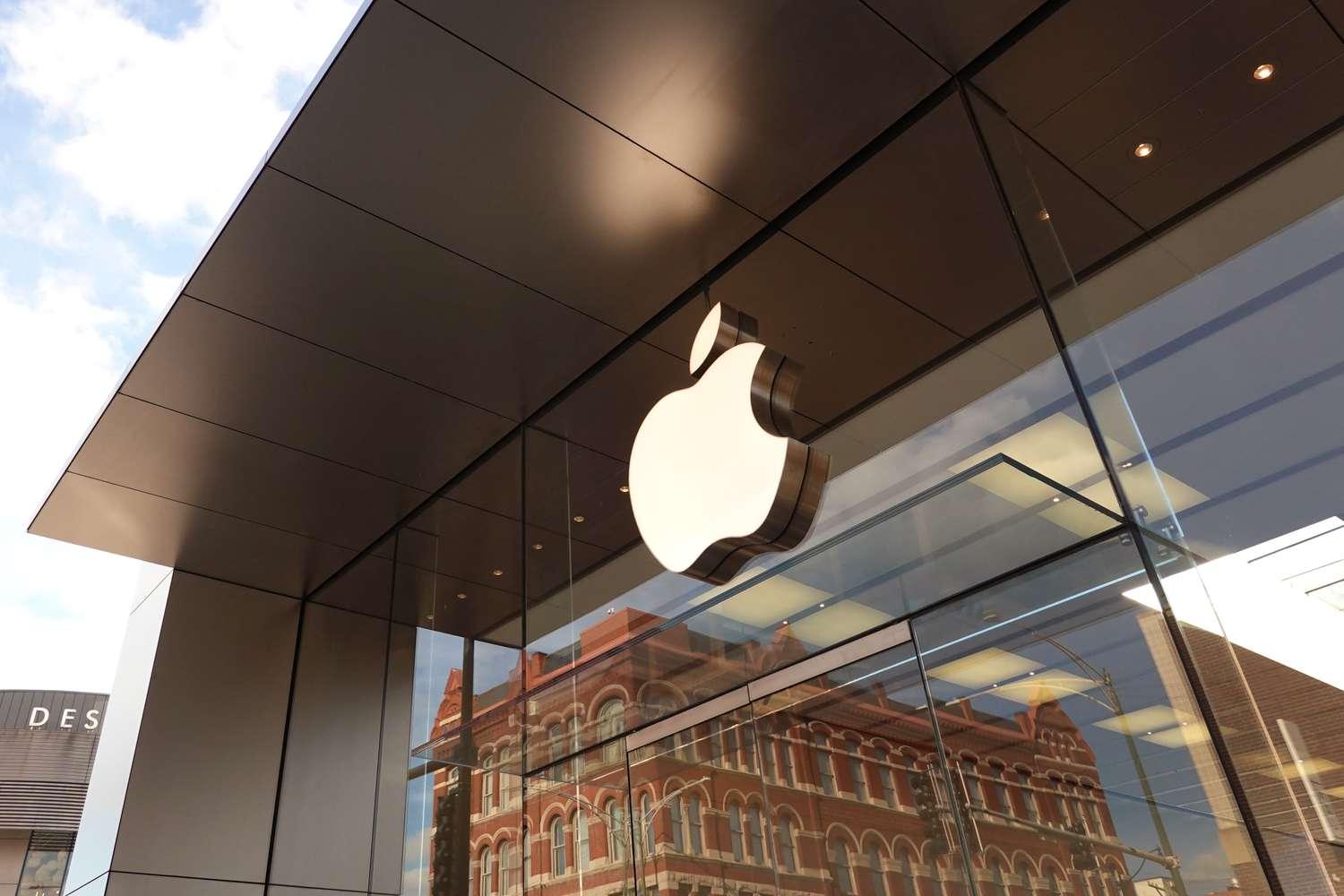 Apple to invest additional $100bn in domestic manufacturing